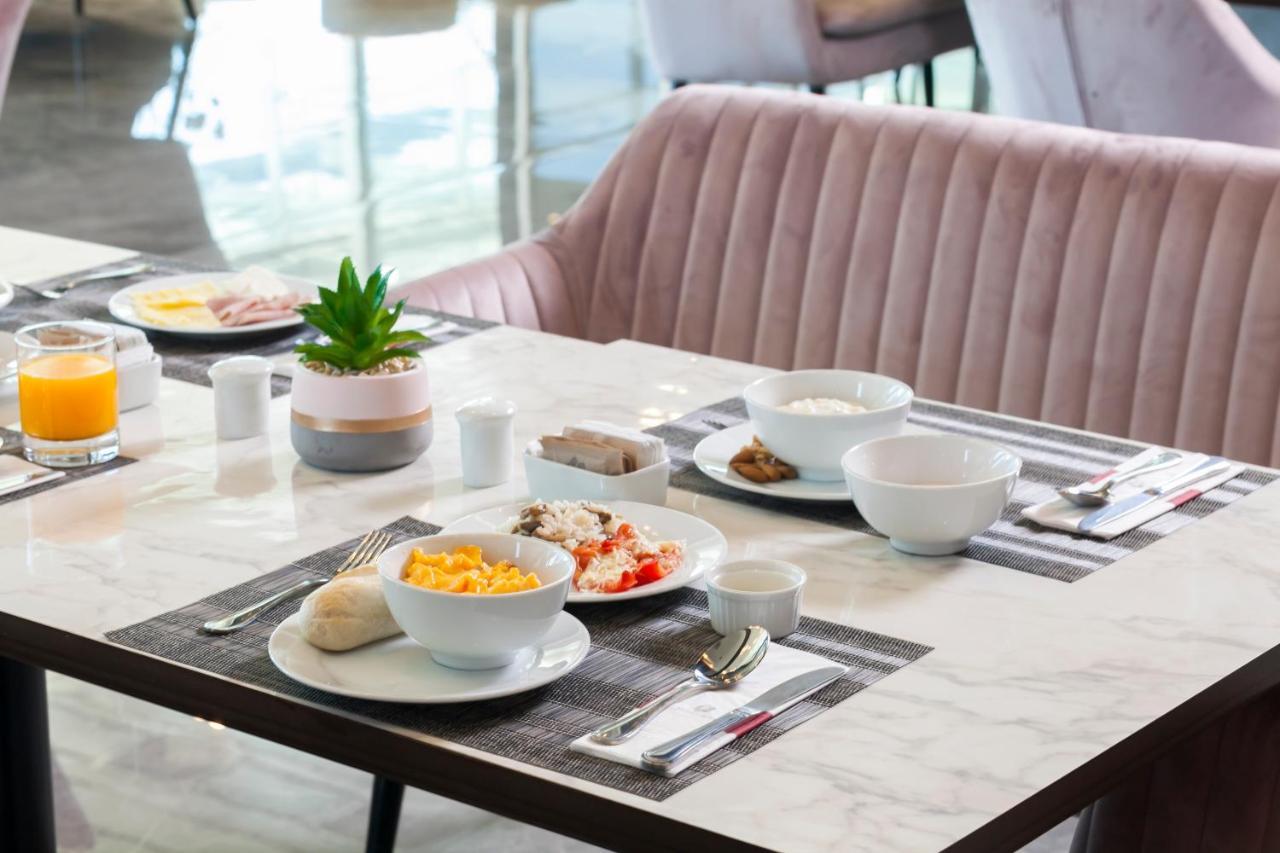 Mds Hotel Chillán Exterior foto A typical breakfast at the airport