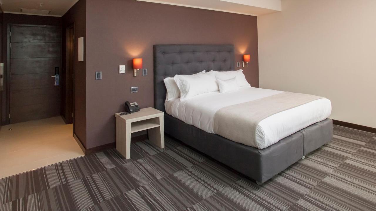 Mds Hotel Chillán Exterior foto A room at the Hilton London Heathrow